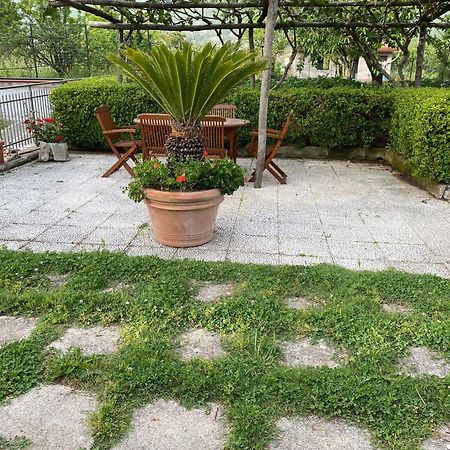 Casa Della Regina Apartment Аджерола Екстериор снимка