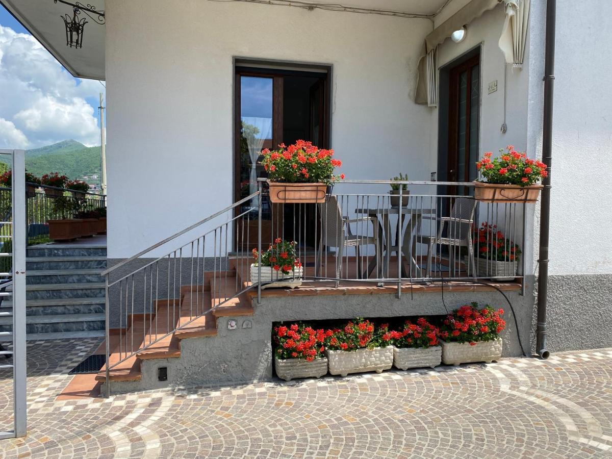 Casa Della Regina Apartment Аджерола Екстериор снимка