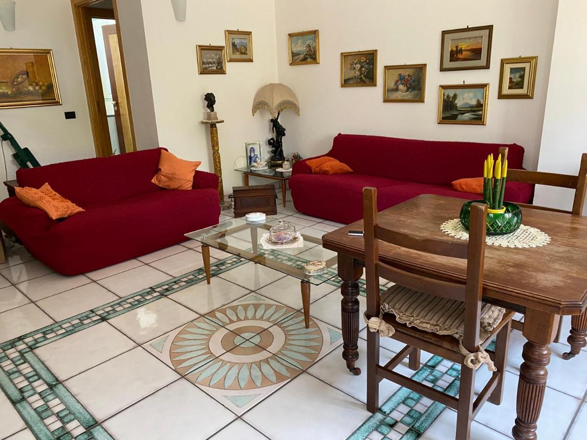 Casa Della Regina Apartment Аджерола Екстериор снимка