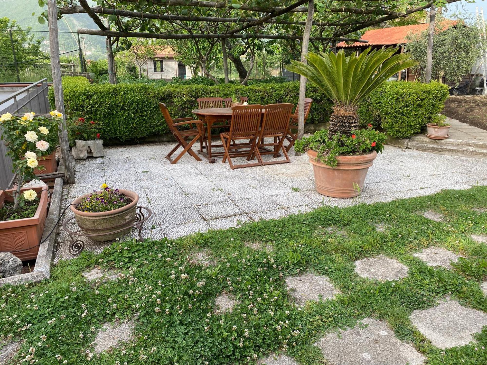 Casa Della Regina Apartment Аджерола Екстериор снимка
